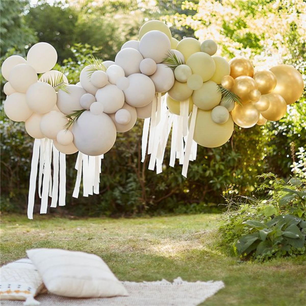 Let&apos;s Go Wild Balloon Arch - 75 Balloons